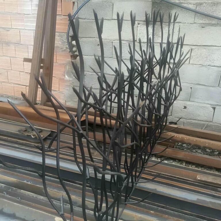 مشاهده عکس و بررسی قیمت مدل‌های متنوع حفاظ شاخ گوزنی در مشهد؛ انتخاب بهترین محافظ دیوار حیاط و ویلا