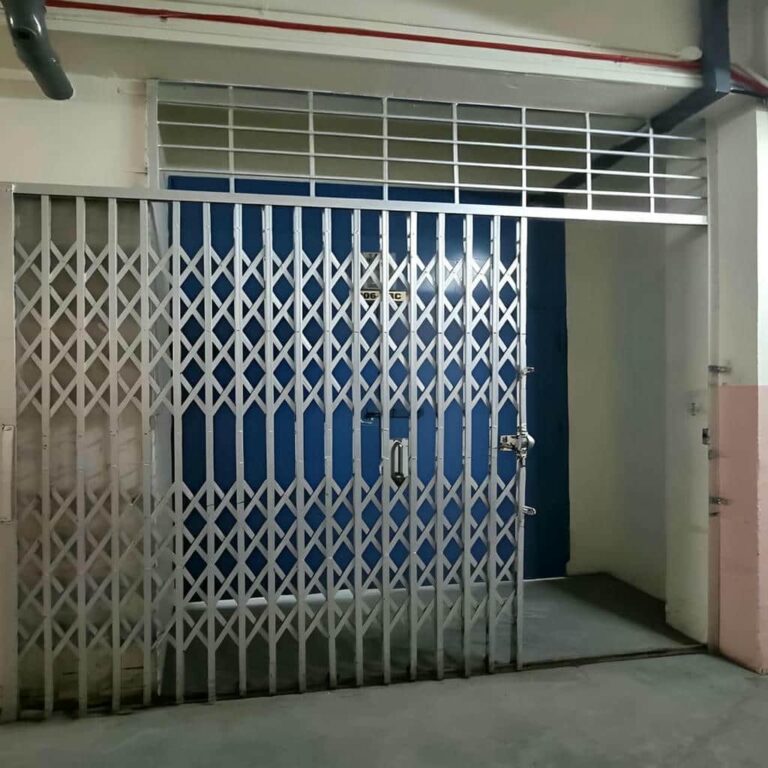 accordion-door-protection-apartment-sh درب و حفاظ آکاردئونی نصبشده روی دیوار در مشهد
