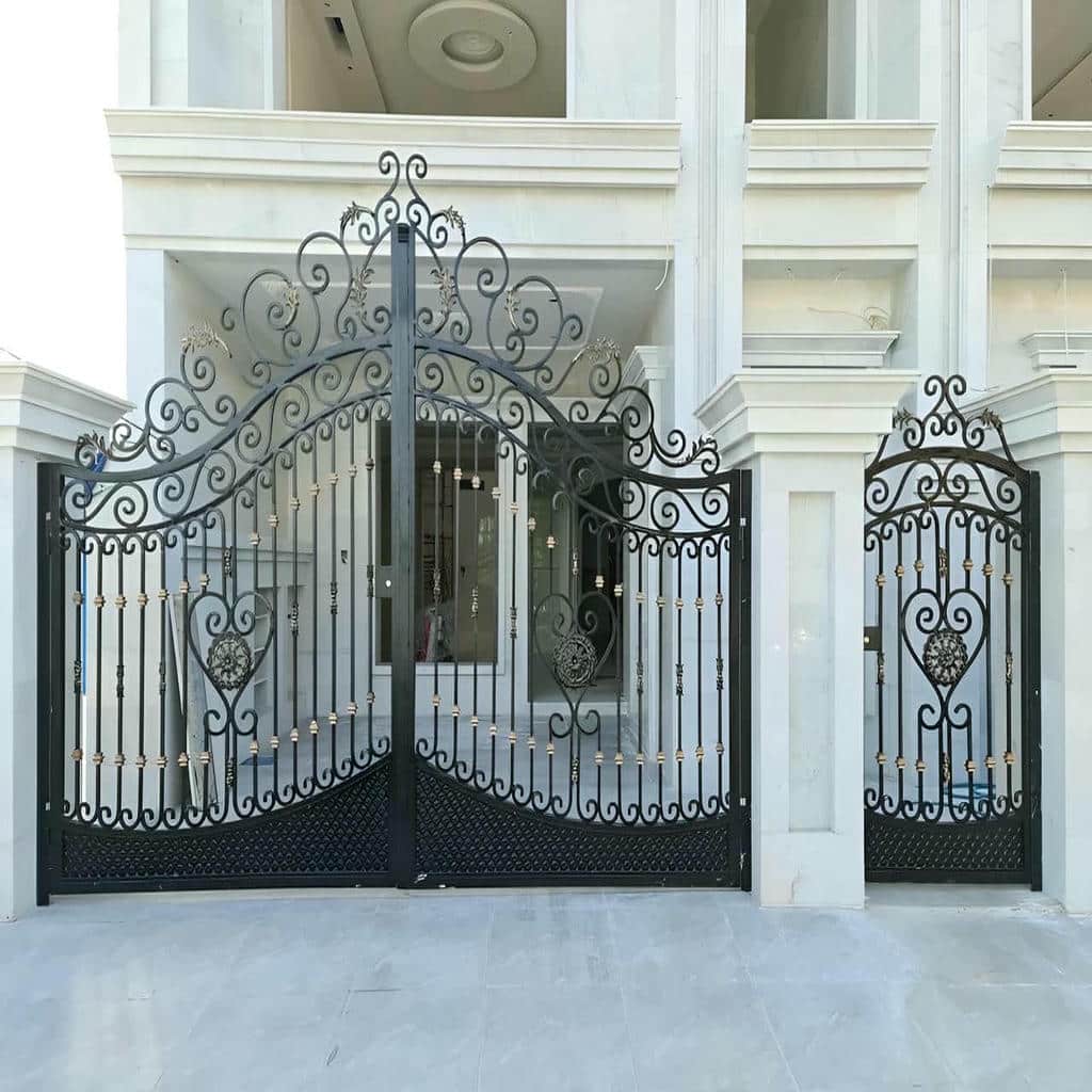 villa-door-wrought-iron-hn.jpg درب حیاط لاکچری در مشهد