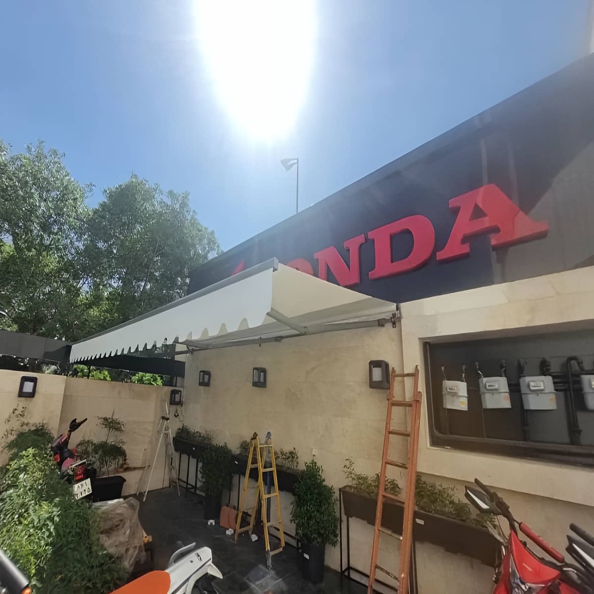 سایبان برقی و چتری در مشهد کنار استخر روباز