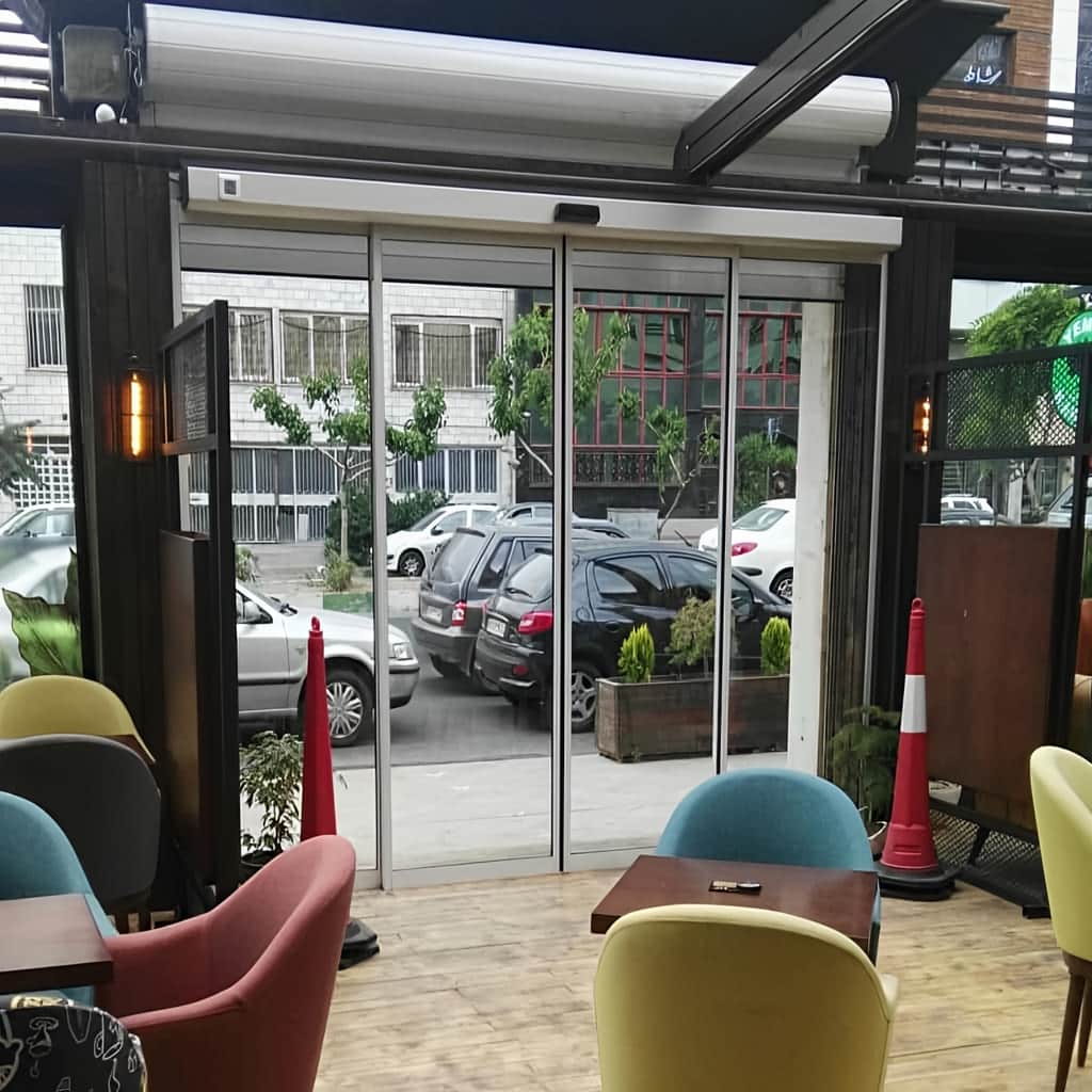 قیمت درب اتوماتیک شیشه ای در مشهد با بررسی اپراتور