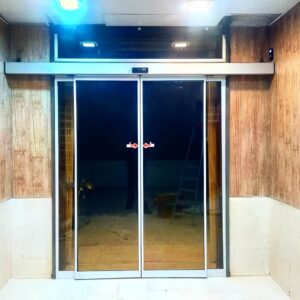 انواع درب اتوماتیک شیشه ای در مشهد شامل مدل کشویی