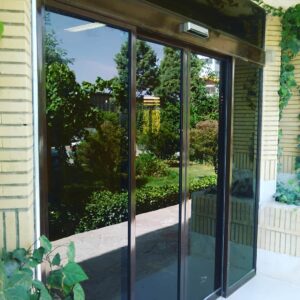 برآورد قیمت درب اتوماتیک شیشه ای منحنی در مشهد
