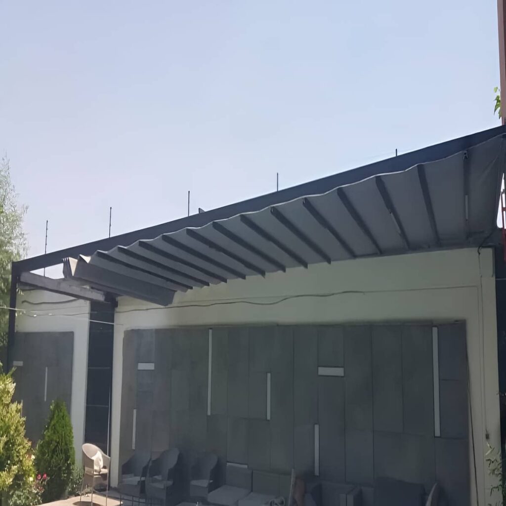 نصب سقف برقی کافی‌شاپ در مشهد با موتور کم‌صدا