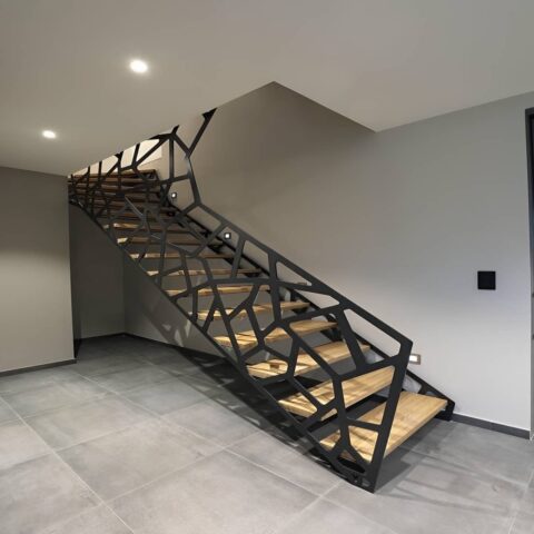 نرده مینیمال سی ان سی با طراحی هندسی در مشهد