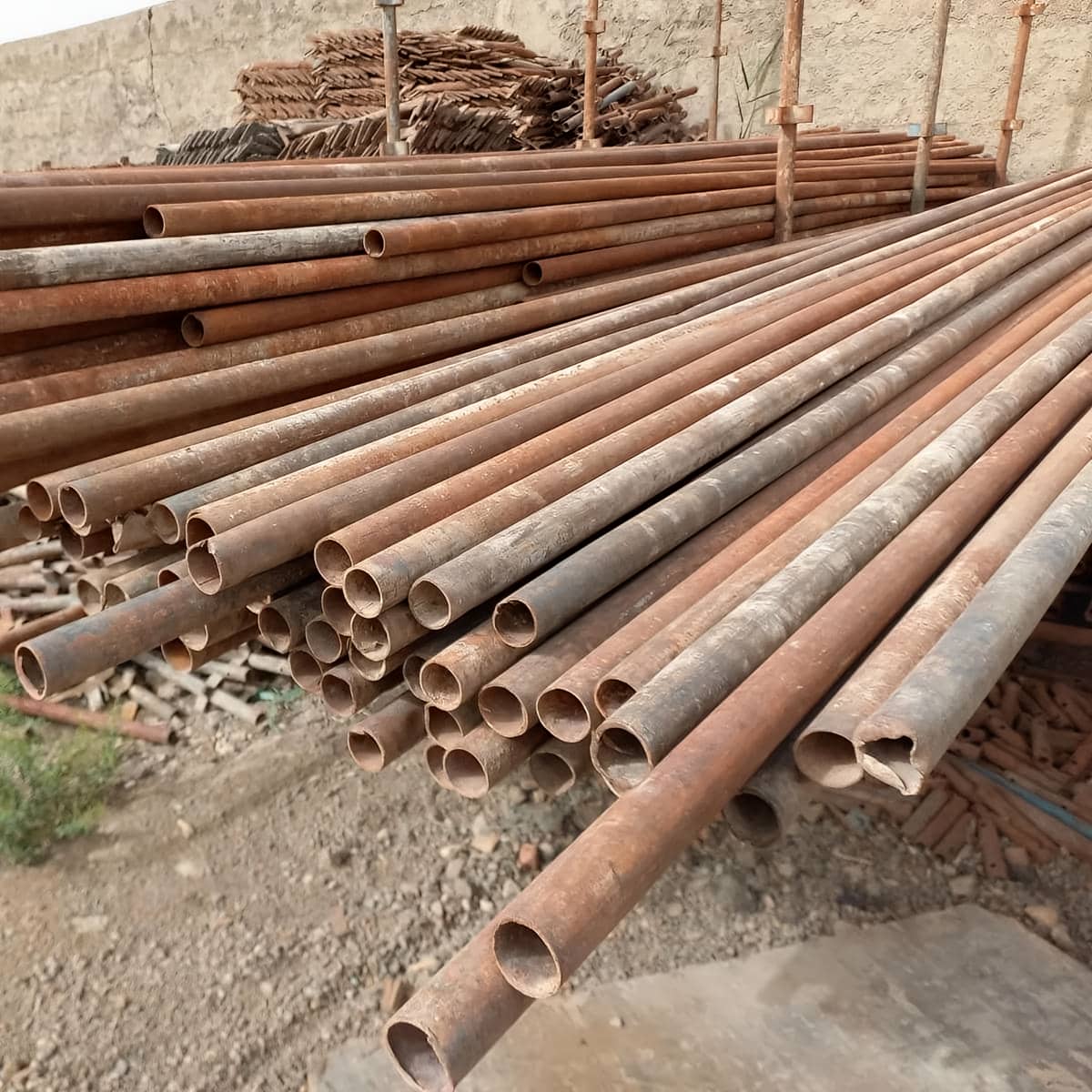 نگهداری لوله داربست با چیدمان منظم در مشهد نگهداری لوله داربست با چیدمان منظم در مشهد