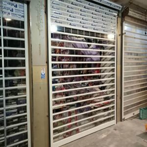 کرکره برقی صنعتی سوله و کارخانه در مشهد با تیغه صنعتی مقاوم