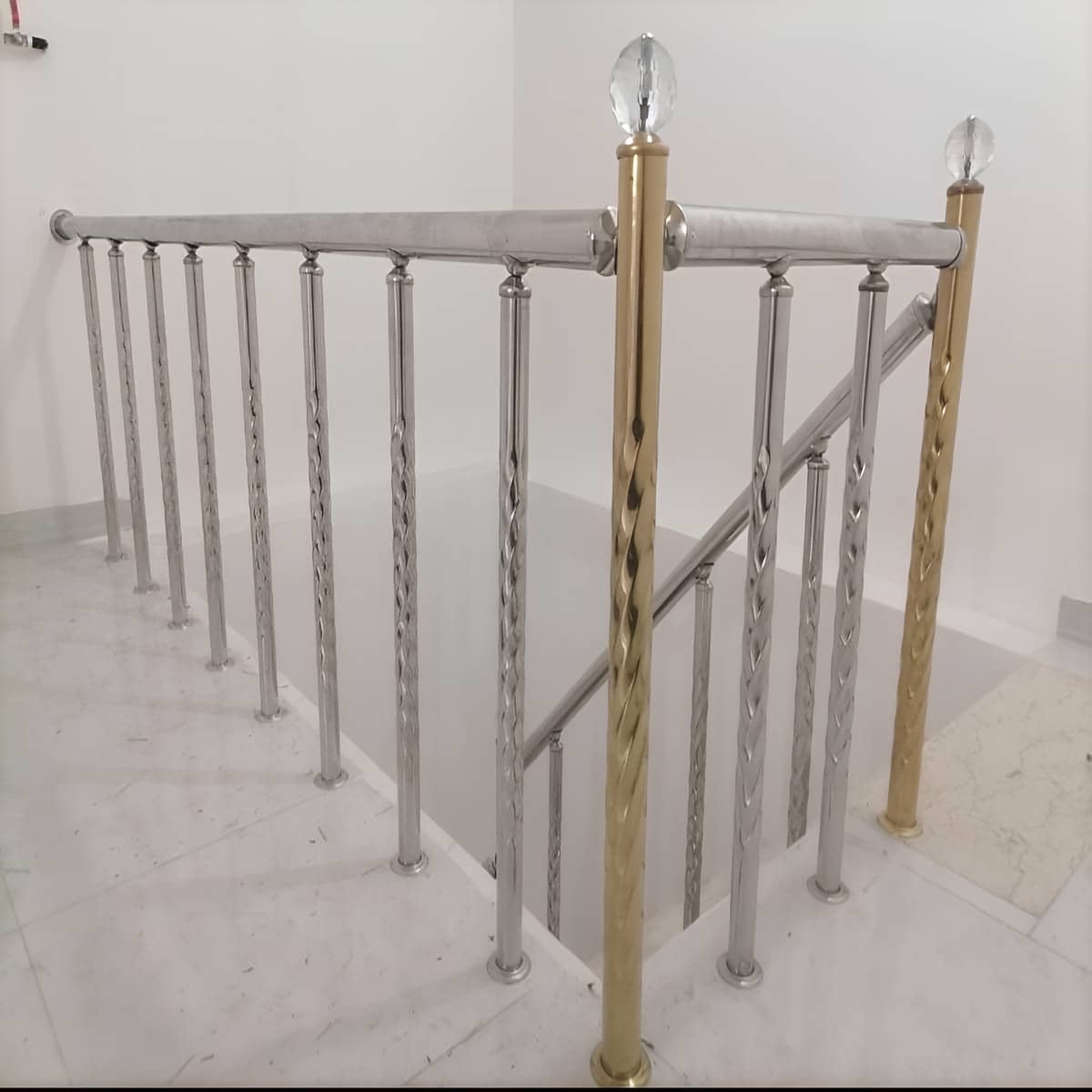 هندریل استیل دیواری در مشهد با براکت مقاوم هندریل استیل دیواری در مشهد با براکت مقاوم