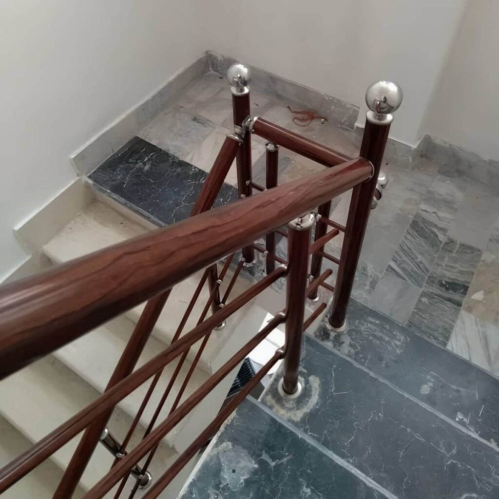 خدمات تعمیر و رفع لقی نرده استیل در مشهد