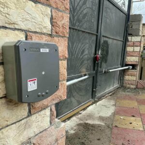 جک درب پارکینگ مجهز به UPS برای قطعی برق در مشهد