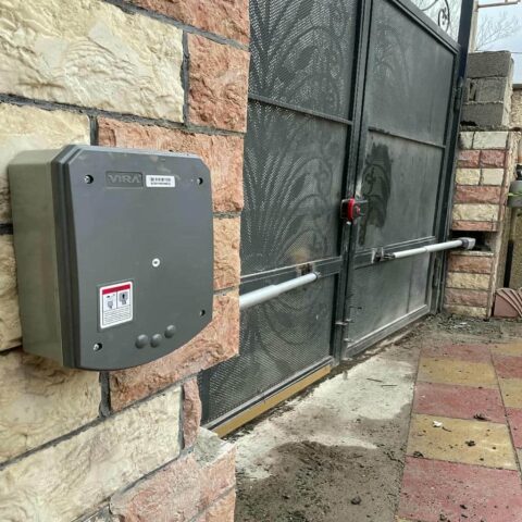 جک درب پارکینگ مجهز به UPS برای قطعی برق در مشهد