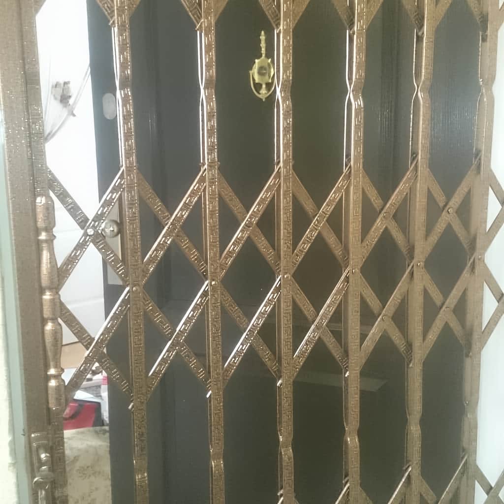 ساخت درب آکاردئونی سه گل تسمه براساس ابعاد چهارچوب در مشهد