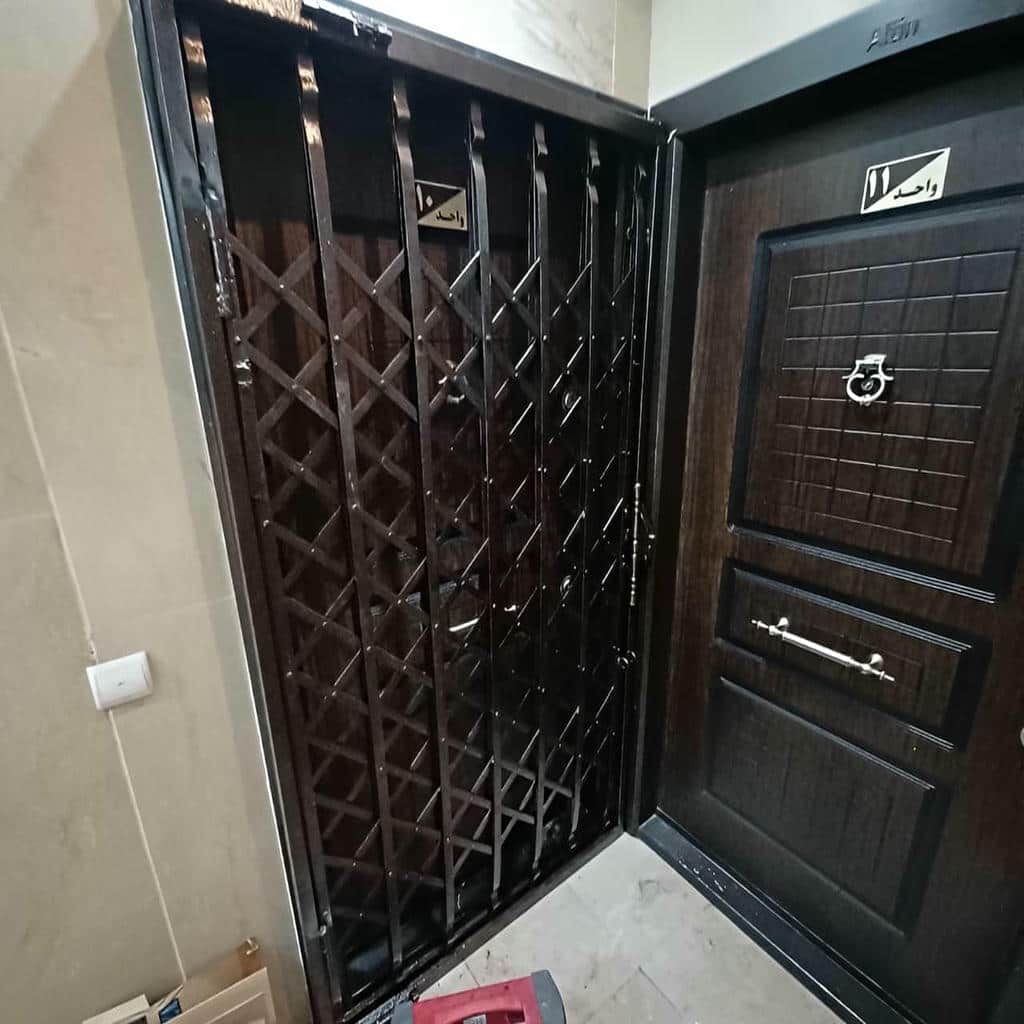 خرید درب آکاردئونی طرح دار لوزی برای ورودی ساختمان در مشهد