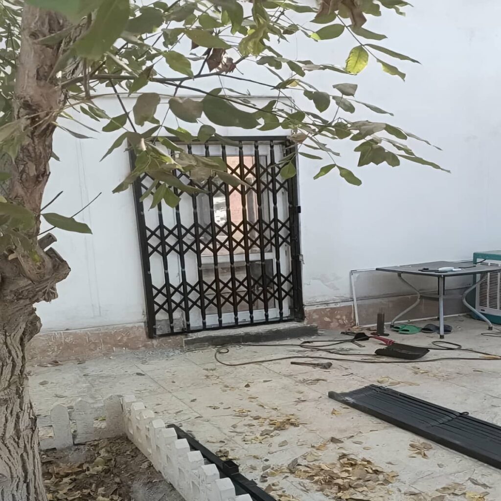عرض تسمه درب آکاردئونی آهنی پیش از سفارش در مشهد