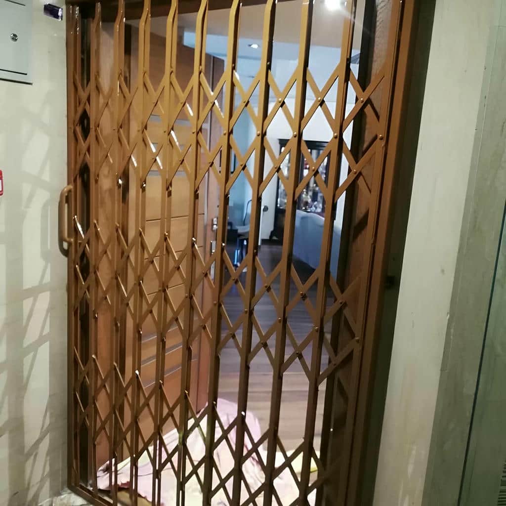 خرید درب آکاردئونی واحد اداری برای دفتر پرتردد در مشهد