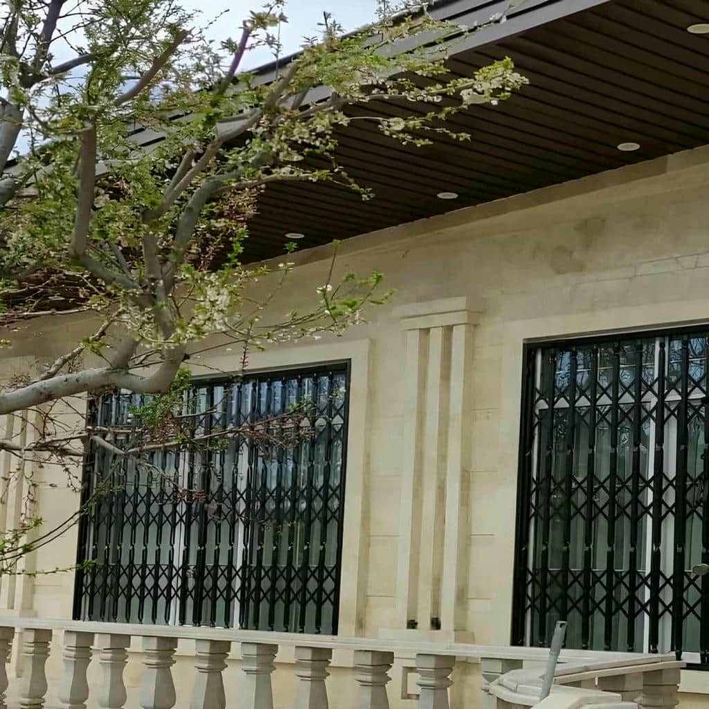خرید حفاظ آکاردئونی ورودی مجتمع برای ساختمان مسکونی در مشهد