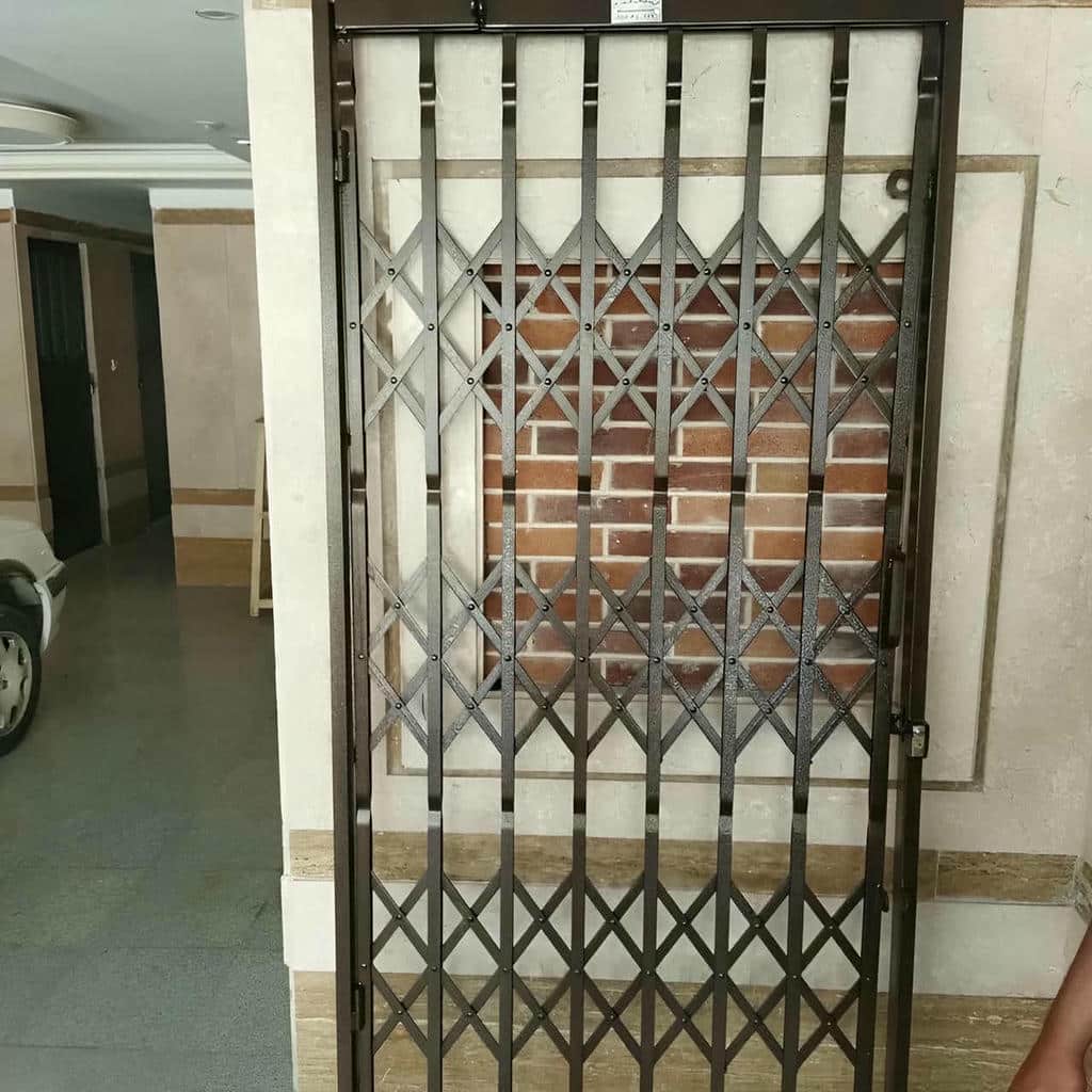 خرید درب آکاردئونی سفید طلایی برای ورودی ساختمان در مشهد خرید درب آکاردئونی سفید طلایی برای ورودی ساختمان در مشهد