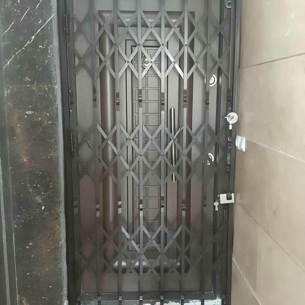 ساخت درب آکاردئونی برای واحد اداری براساس ابعاد دهانه در مشهد