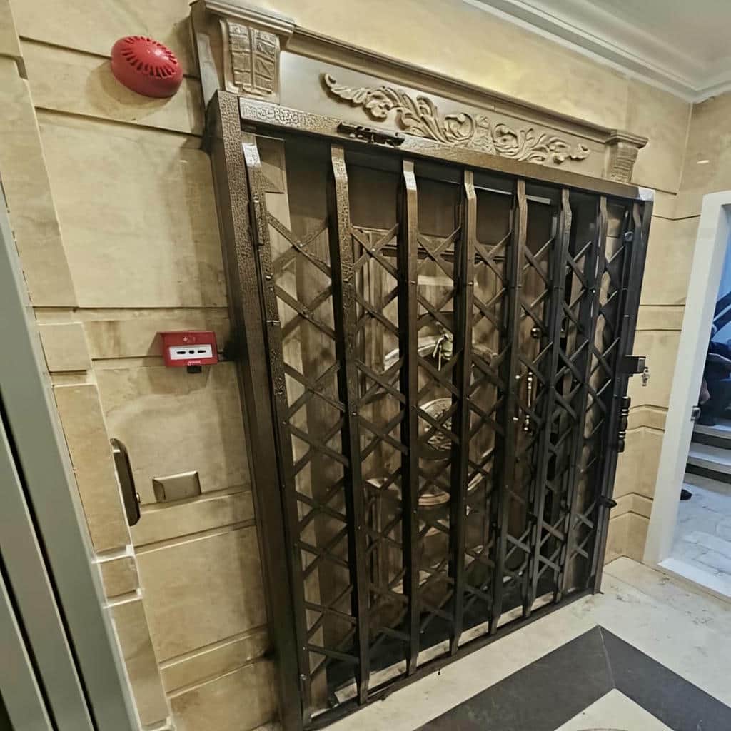 سفارش درب آکاردئونی برای واحد اداری با تراکم مناسب در مشهد