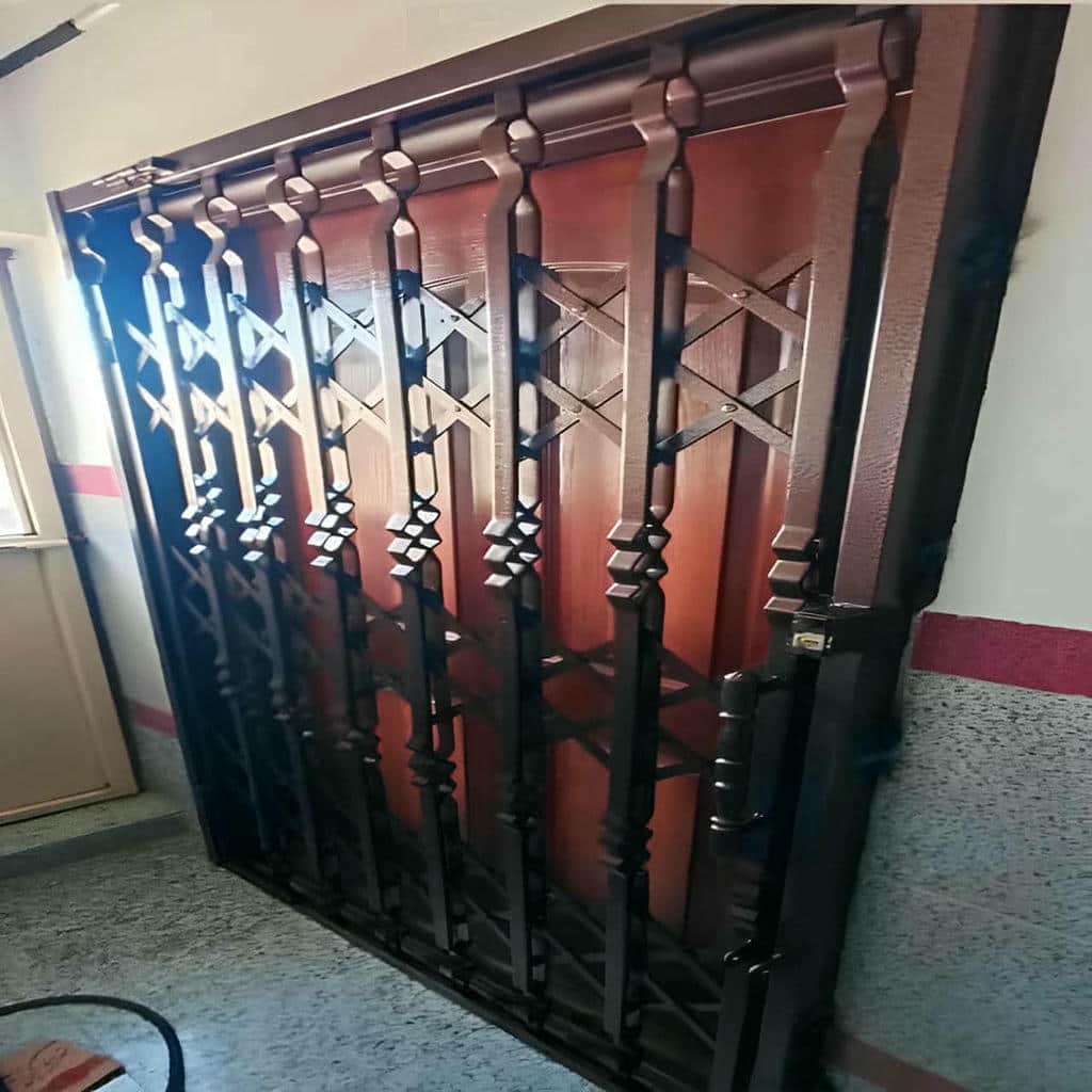 انتخاب حفاظ درب ضد سرقت فلزی متناسب با چهارچوب ساختمان در مشهد