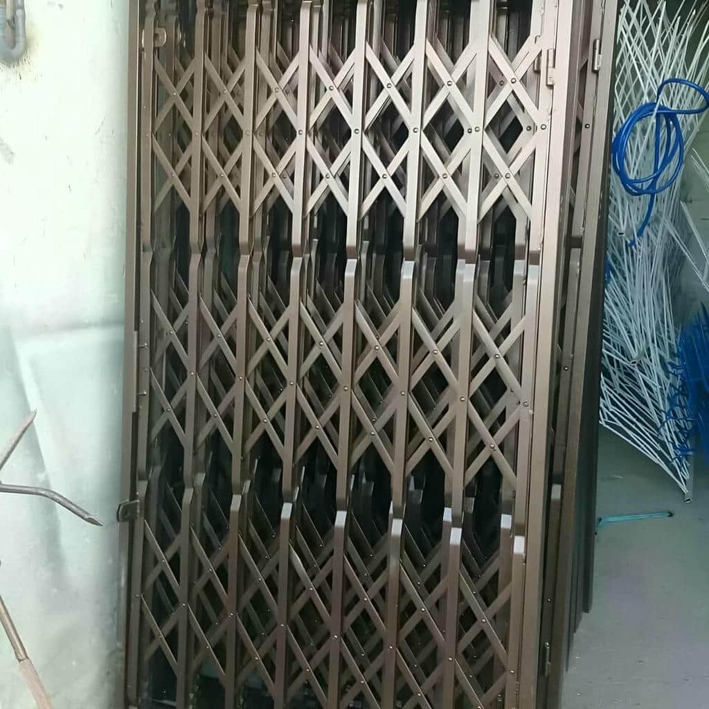 خرید درب آکاردئونی طرح دار لوزی برای ورودی آپارتمان در مشهد
