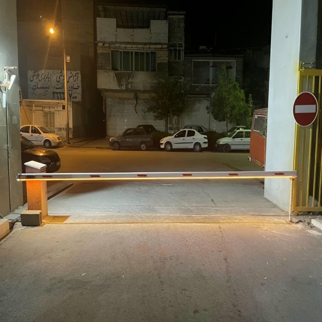 راهبند بازویی LED دار پارکینگ مناسب تردد شبانه در مشهد