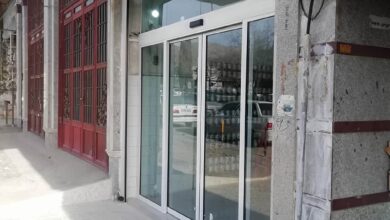 11 طرح درب اتوماتیک شیشه ای ورودی فروشگاه در مشهد