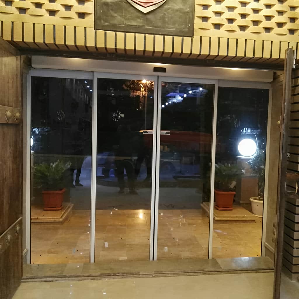خرید درب اتوماتیک شیشه ای لوکس هتلینگ برای لابی در مشهد خرید درب اتوماتیک شیشه ای لوکس هتلینگ برای لابی در مشهد