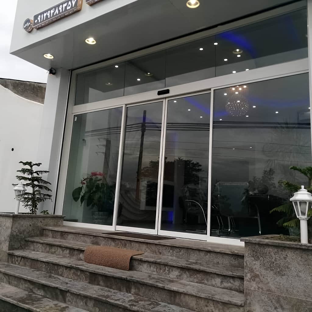 اجرای ریل درب شیشه ای برقی کشویی با هنگر مناسب در مشهد اجرای ریل درب شیشه ای برقی کشویی با هنگر مناسب در مشهد