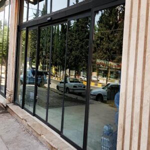 10 نمونه درب اتوماتیک شیشه ای فروشگاهی پرتردد در مشهد
