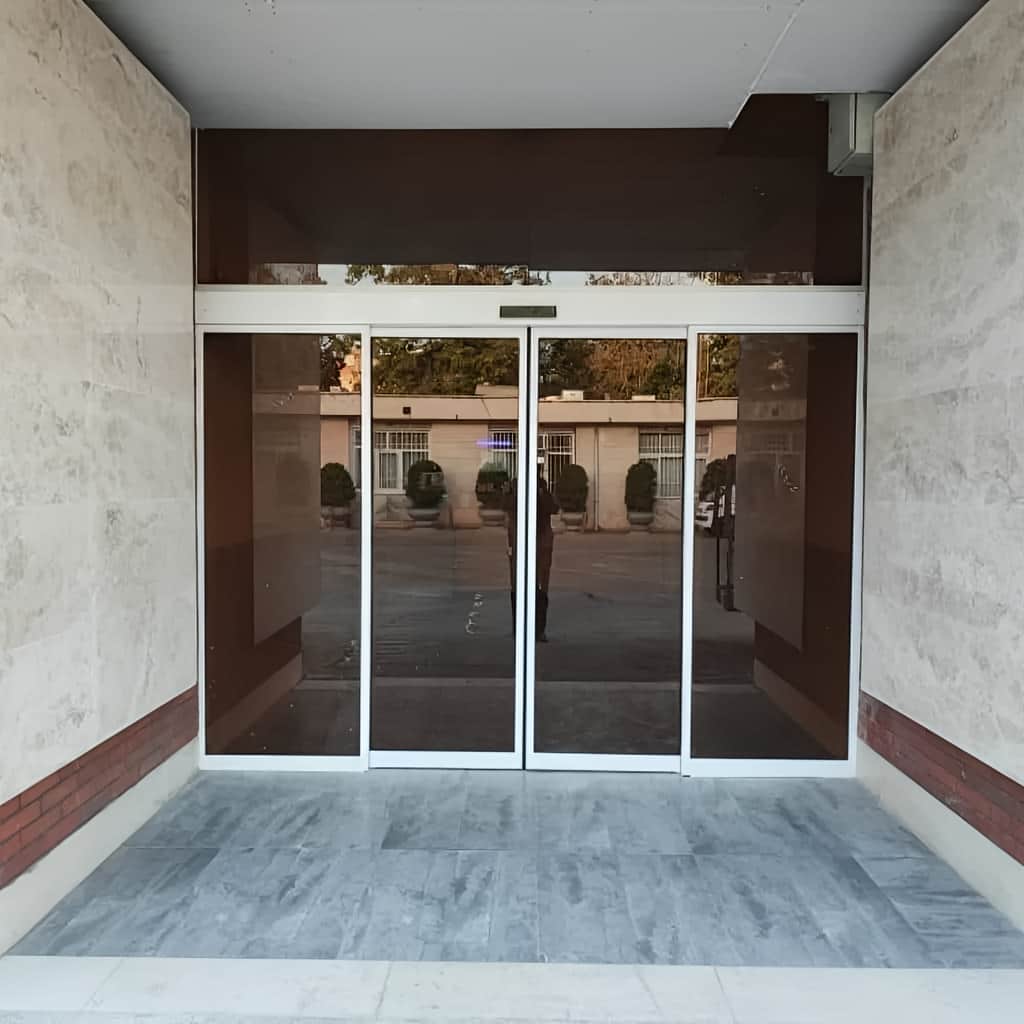 قیمت درب اتوماتیک شیشه ای ورودی ساختمان اداری متناسب با تجهیزات در مشهد قیمت درب اتوماتیک شیشه ای ورودی ساختمان اداری متناسب با تجهیزات در مشهد