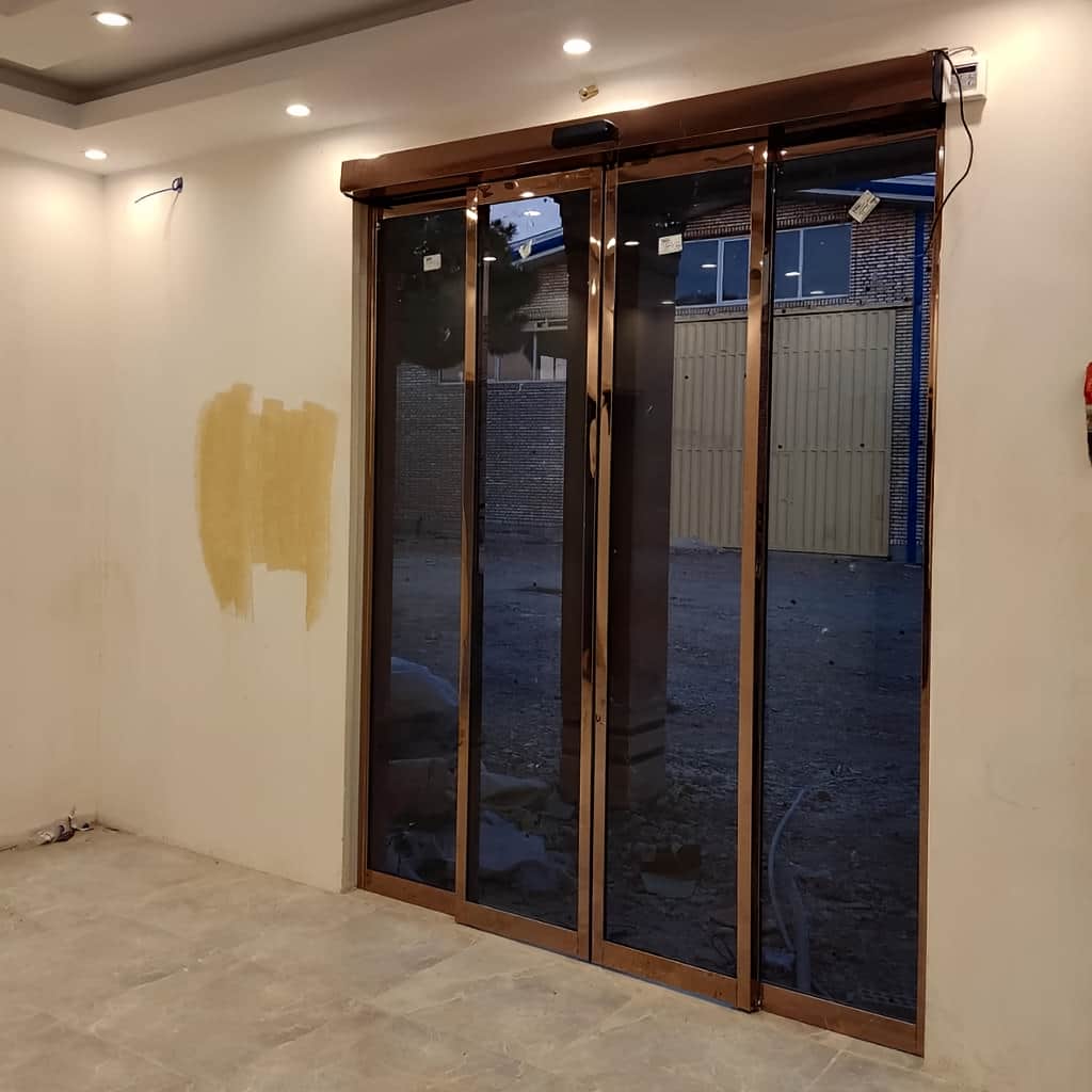 خرید درب اتوماتیک شیشه ای تک لنگه لولایی برای ورودی اداری در مشهد