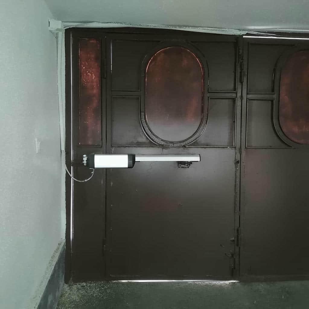 خدمات نصب درب پارکینگ جک دار بازویی در مشهد خدمات نصب درب پارکینگ جک دار بازویی در مشهد