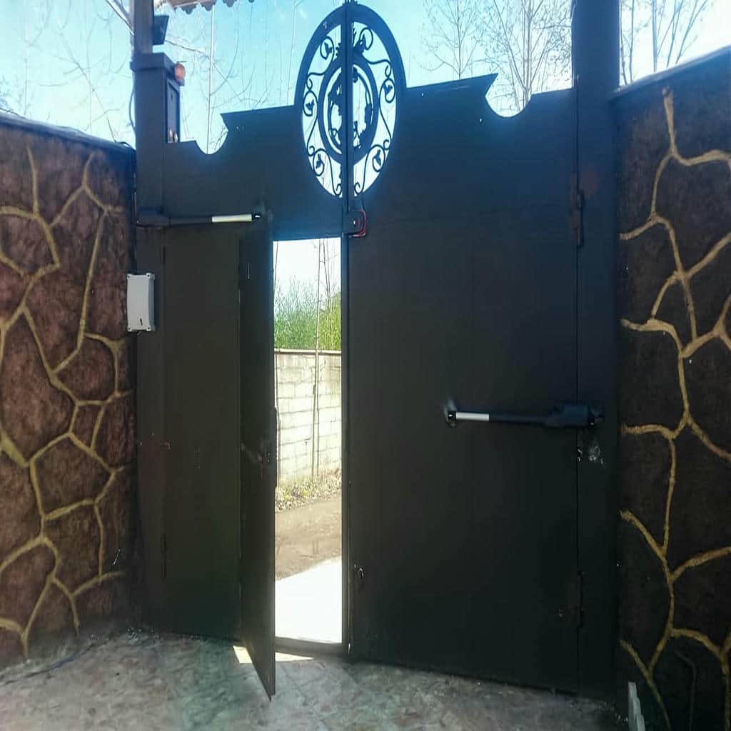 نصب جک بازویی درب پارکینگ مسکونی در مشهد
