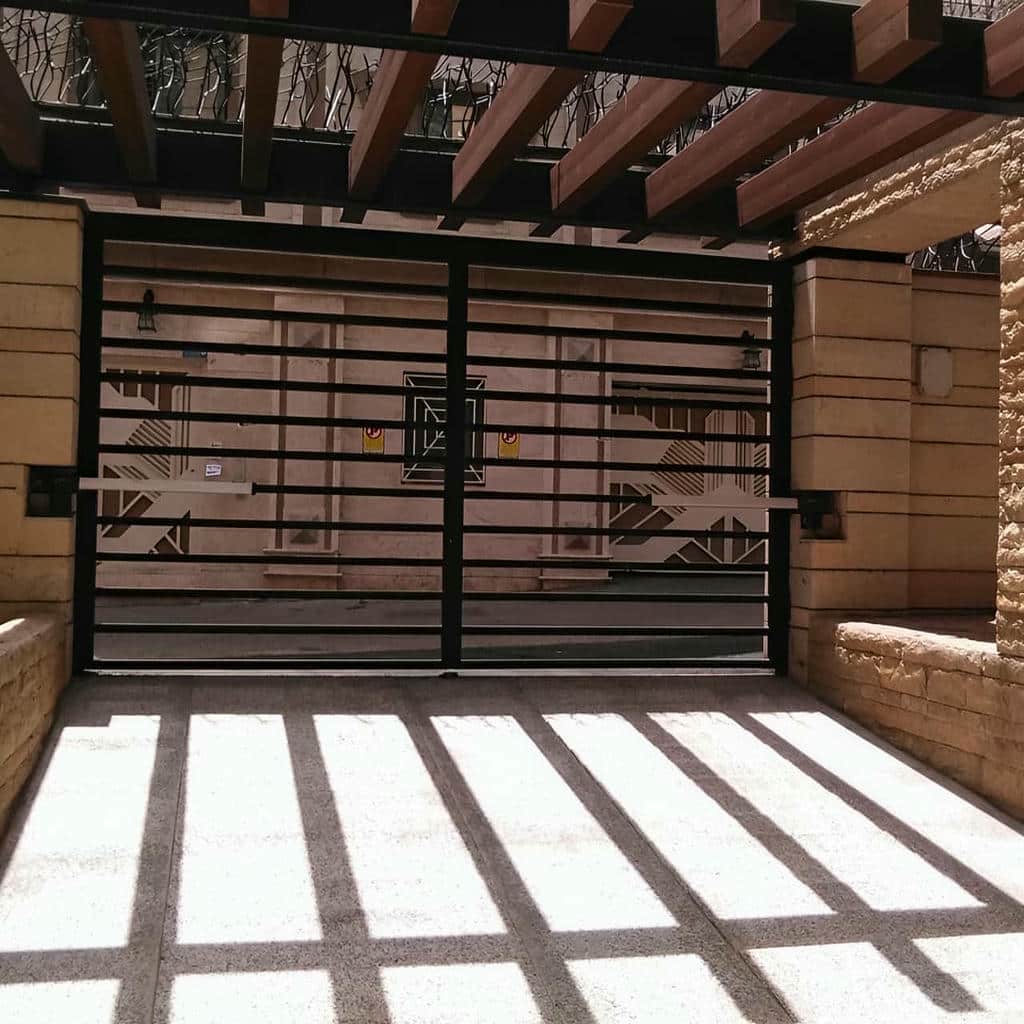 سفارش جک درب ویلایی بازویی برای حیاط در مشهد