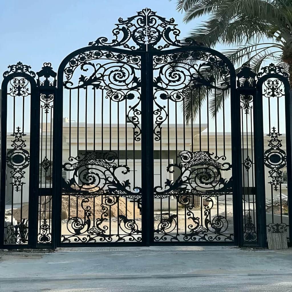 سفارش درب پارکینگ مدرن پنل مشبک با تراکم مناسب در مشهد سفارش درب پارکینگ مدرن پنل مشبک با تراکم مناسب در مشهد