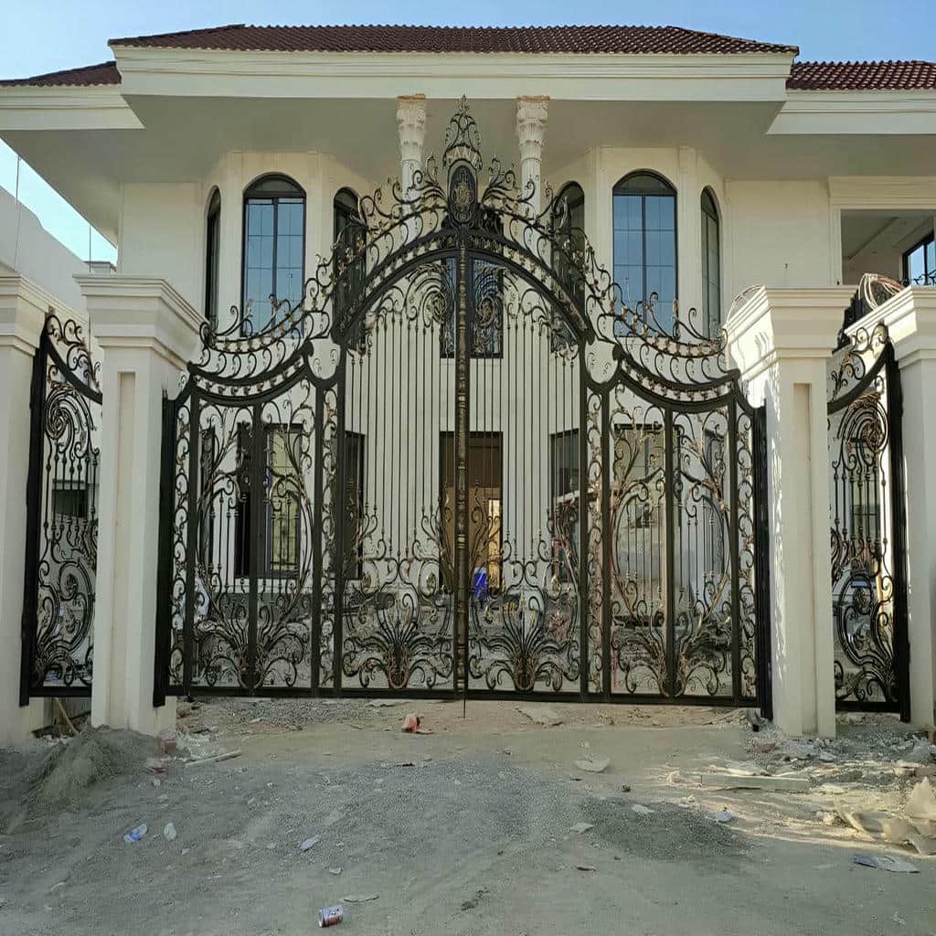 نصب درب حیاط کتیبه دار با چهارچوب تراز در مشهد
