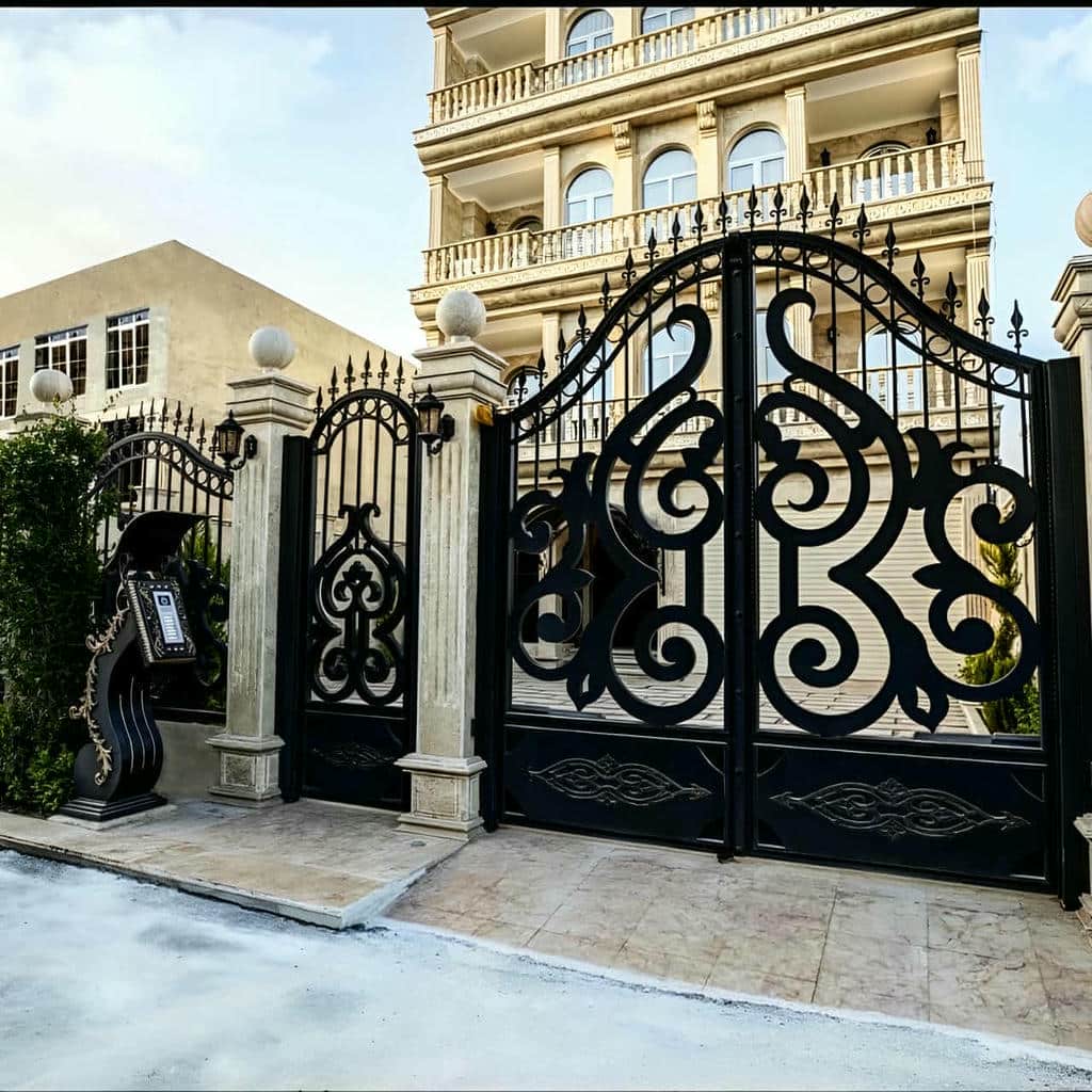 سفارش درب ویلا مدرن نمای سنگی با طرح یکپارچه در مشهد