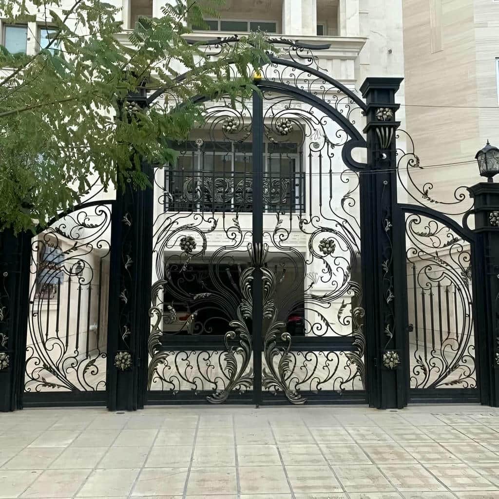 تولید درب ویلایی فلزی مشبک برای باغ در مشهد