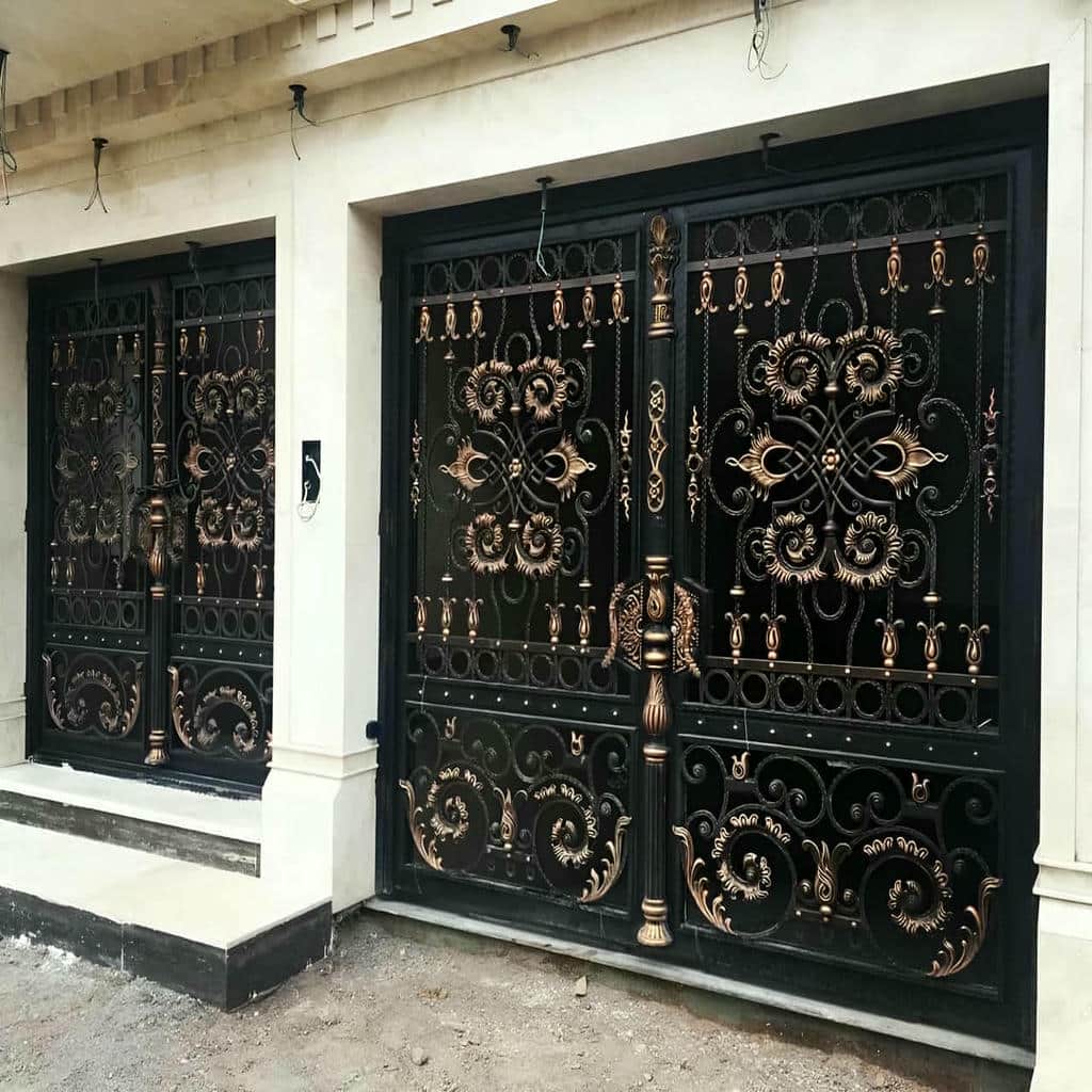 نصب درب حیاط ورودی جنوبی با چهارچوب تراز در مشهد