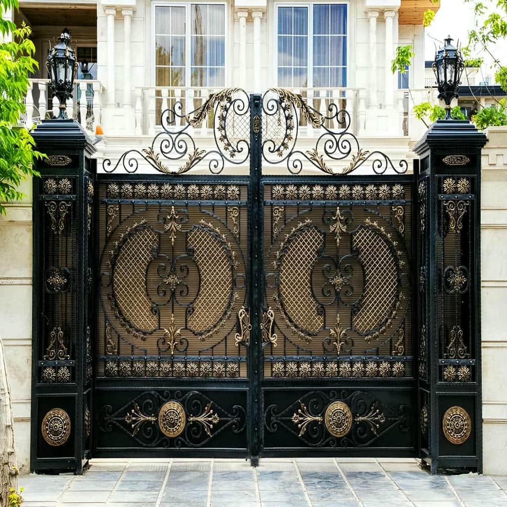 اجرای درب پارکینگ طرح چوب ترموود برای ورودی ساختمان در مشهد