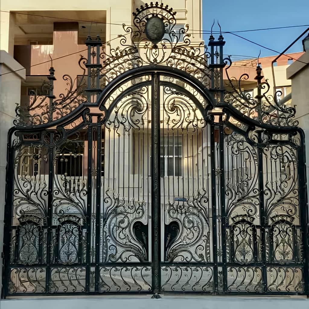 سفارش درب پارکینگ عریض ماشین رو با عرض مفید مناسب در مشهد