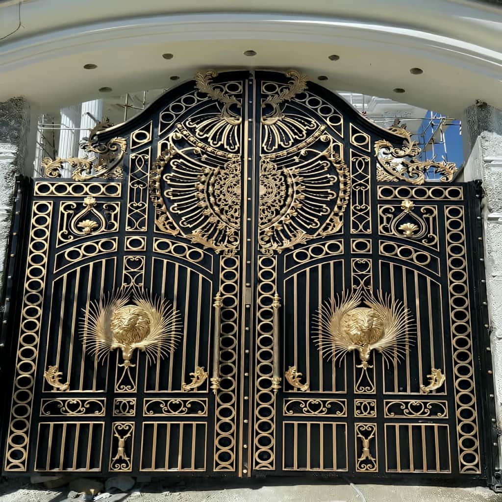 اجرای درب پارکینگ فلزی دو لنگه برای ورودی حیاط در مشهد