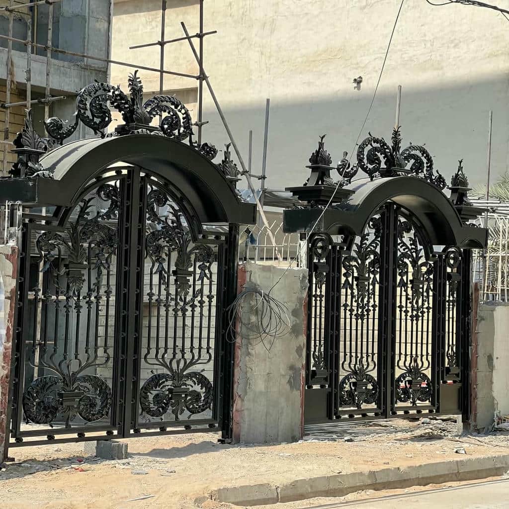 تولید درب حیاط طرح چوب فلزی با پنل یکدست در مشهد