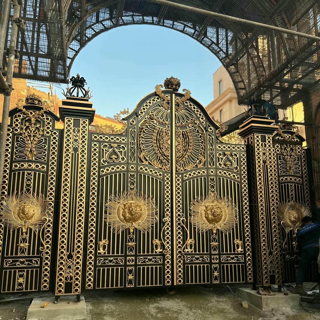 تولید درب حیاط ریلی ماشین رو با چرخ و ریل مناسب در مشهد