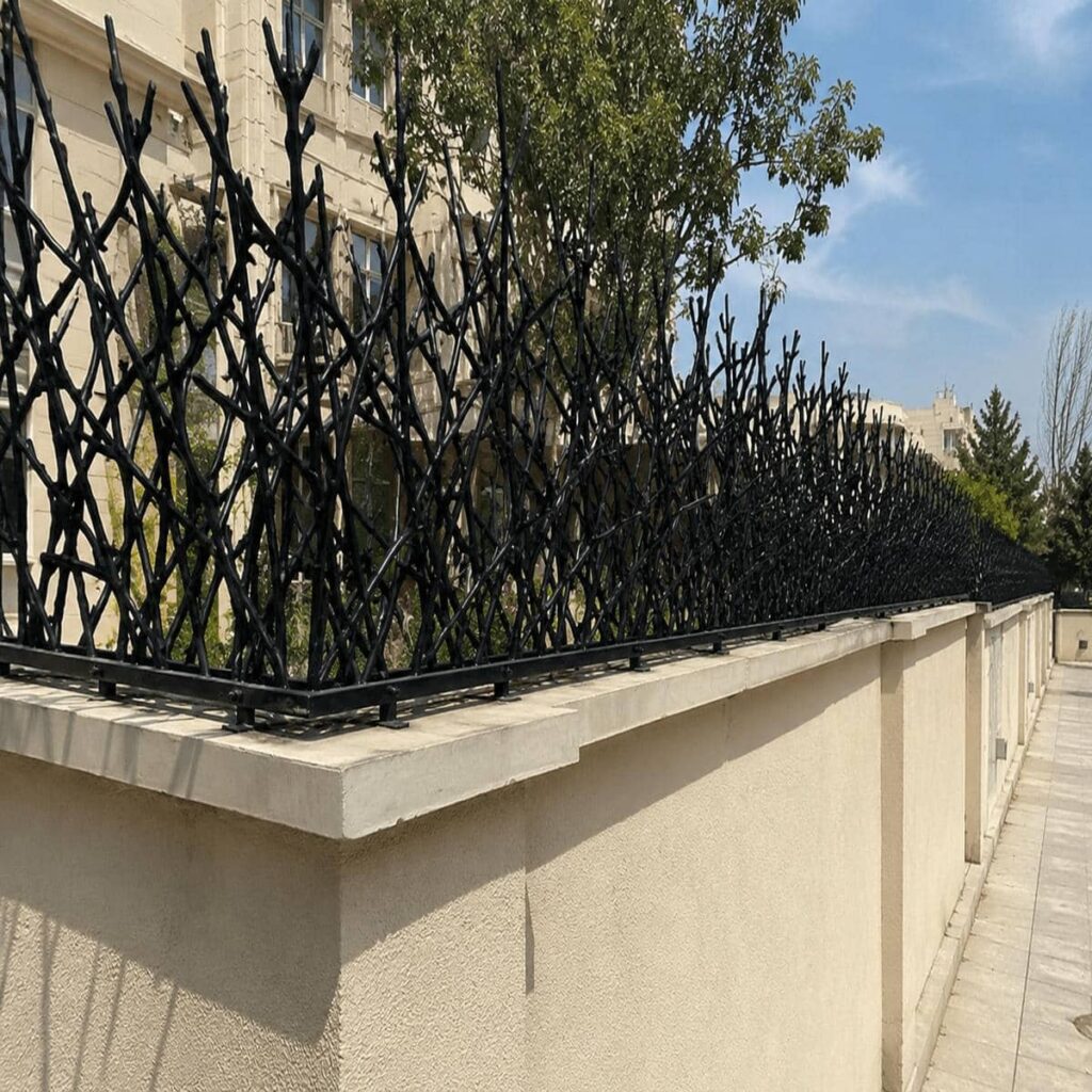 اجرای حفاظ دیوار سیم خاردار ترکیبی در کنج ساختمان در مشهد اجرای حفاظ دیوار سیم خاردار ترکیبی در کنج ساختمان در مشهد