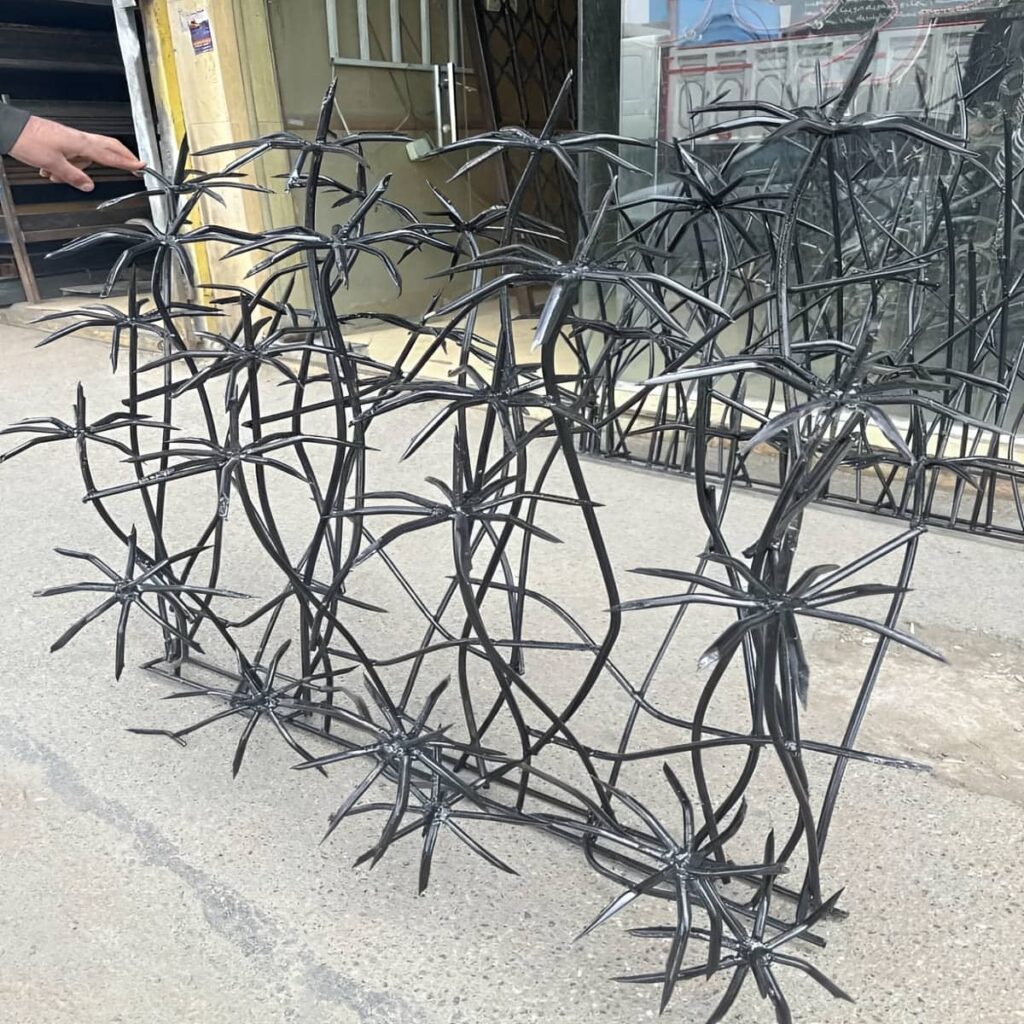 ساخت حفاظ دیوار سیم خاردار ترکیبی با پایه مناسب در مشهد