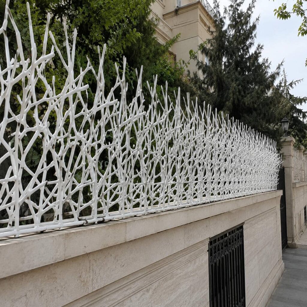 نرده روی دیوار سیم خاردار ترکیبی برای محوطه در مشهد نرده روی دیوار سیم خاردار ترکیبی برای محوطه در مشهد