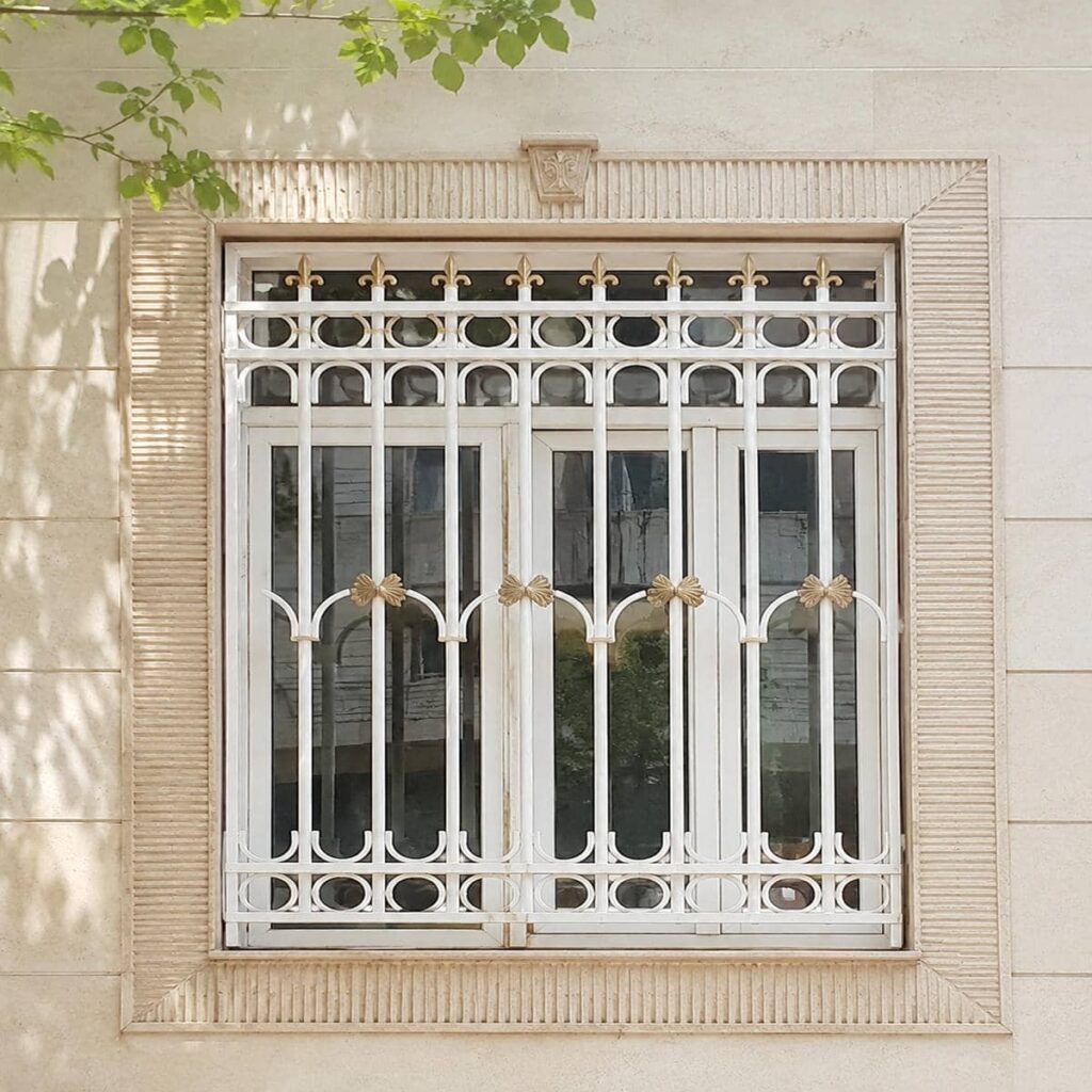 ساخت حفاظ پنجره سفید طلایی نمای سنگ با پروفیل فلزی در مشهد