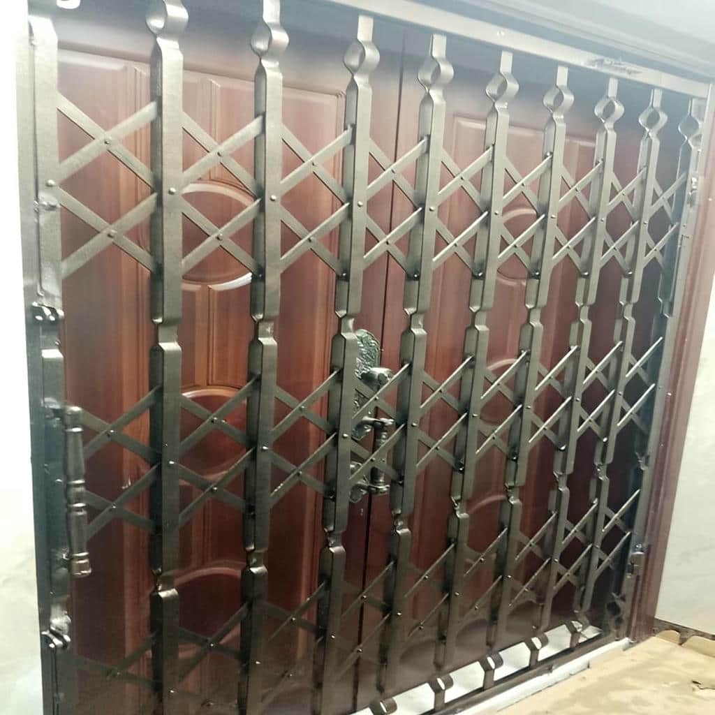 درب آکاردئونی ضد سرقت مشکی در مشهد